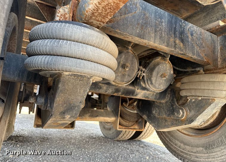 image for item DU7870 1999 International 4900 dump truck