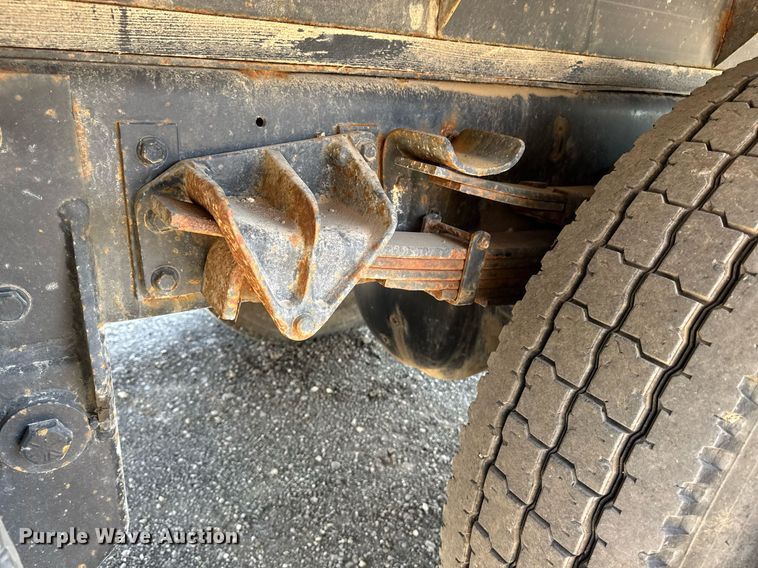 image for item DU7870 1999 International 4900 dump truck