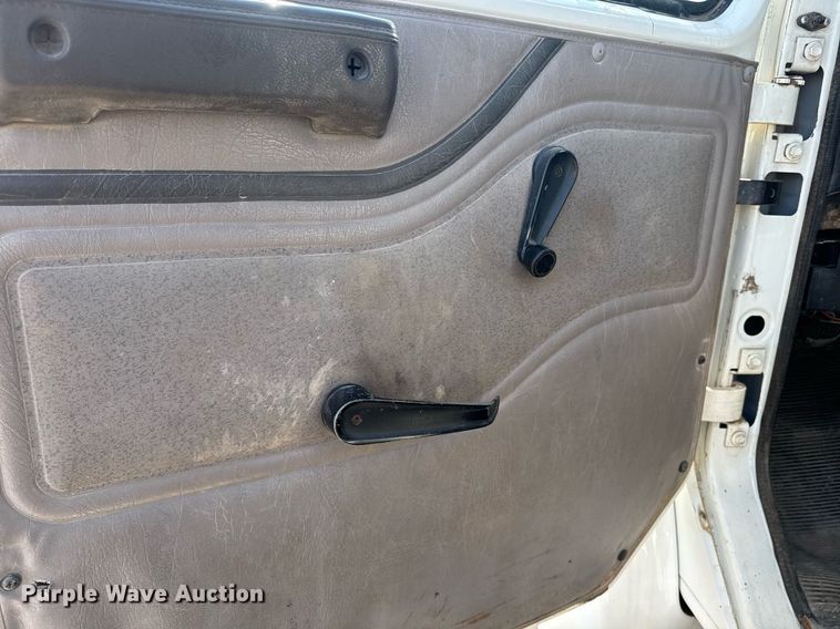 image for item DU7870 1999 International 4900 dump truck