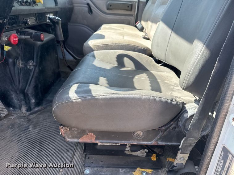 image for item DU7870 1999 International 4900 dump truck