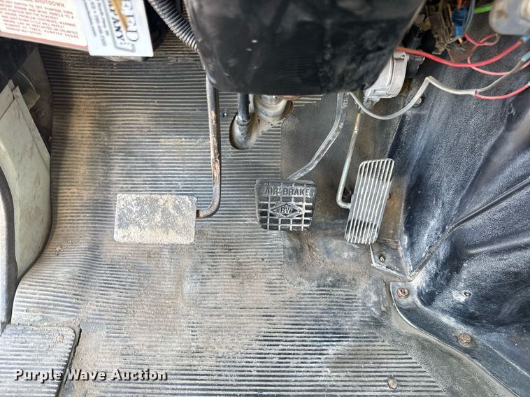 image for item DU7870 1999 International 4900 dump truck