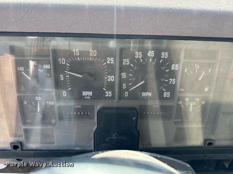 image for item DU7870 1999 International 4900 dump truck