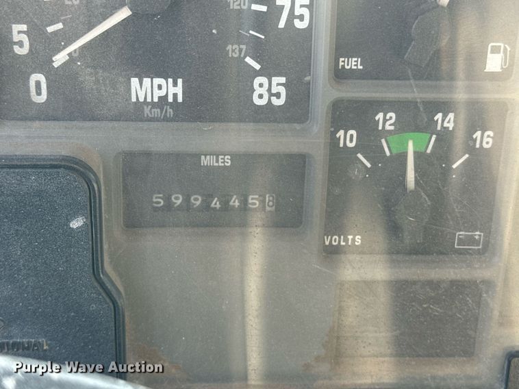 image for item DU7870 1999 International 4900 dump truck