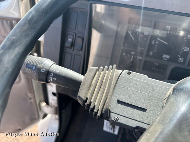 image for item DU7870 1999 International 4900 dump truck