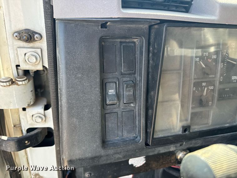 image for item DU7870 1999 International 4900 dump truck