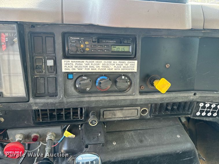 image for item DU7870 1999 International 4900 dump truck