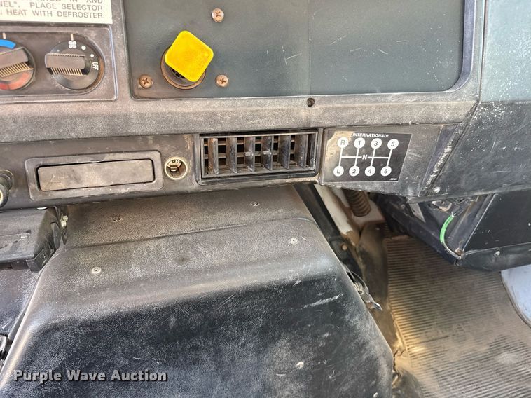 image for item DU7870 1999 International 4900 dump truck