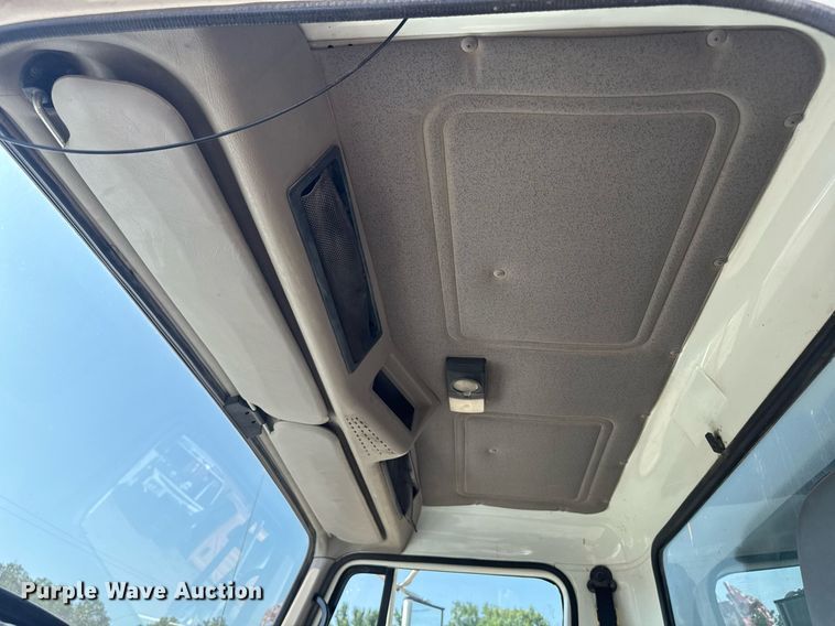 image for item DU7870 1999 International 4900 dump truck