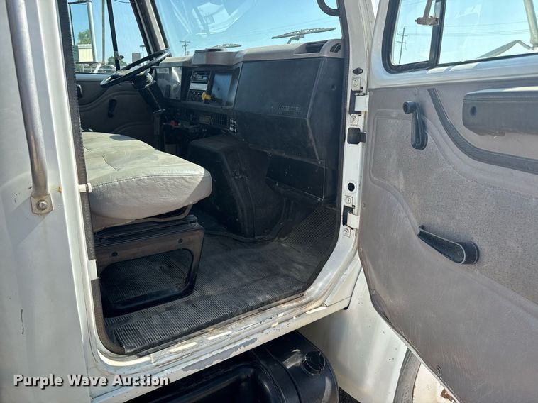 image for item DU7870 1999 International 4900 dump truck