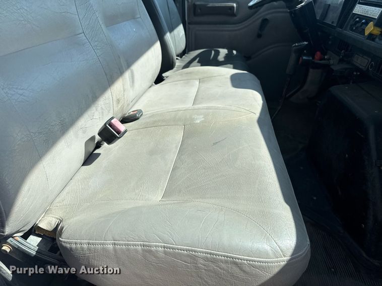 image for item DU7870 1999 International 4900 dump truck