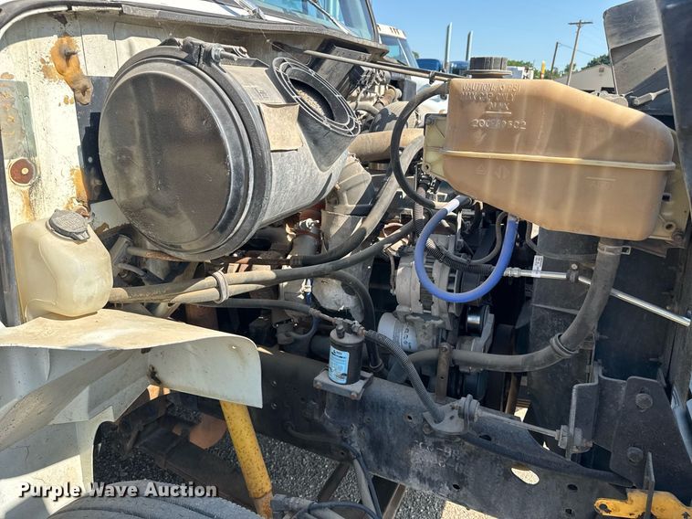 image for item DU7870 1999 International 4900 dump truck