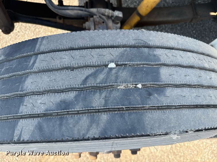 image for item DU7870 1999 International 4900 dump truck