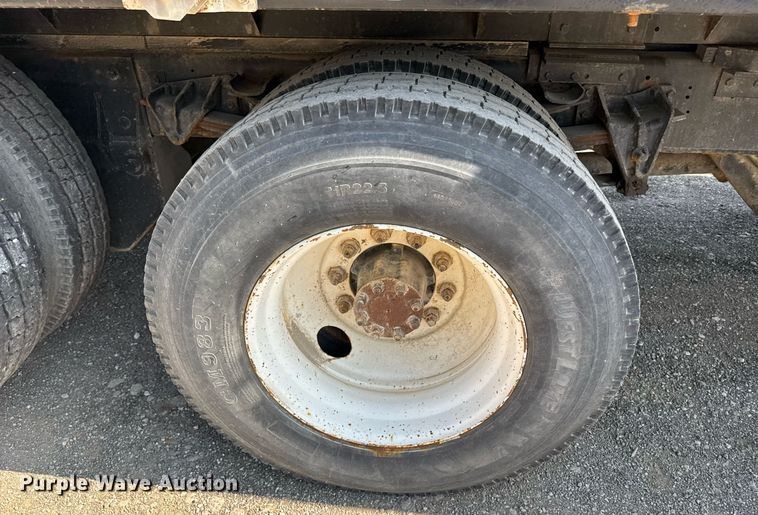 image for item DU7870 1999 International 4900 dump truck