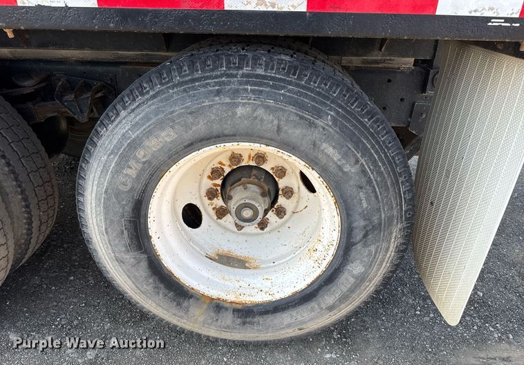 image for item DU7870 1999 International 4900 dump truck