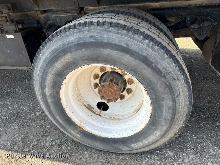 image for item DU7870 1999 International 4900 dump truck