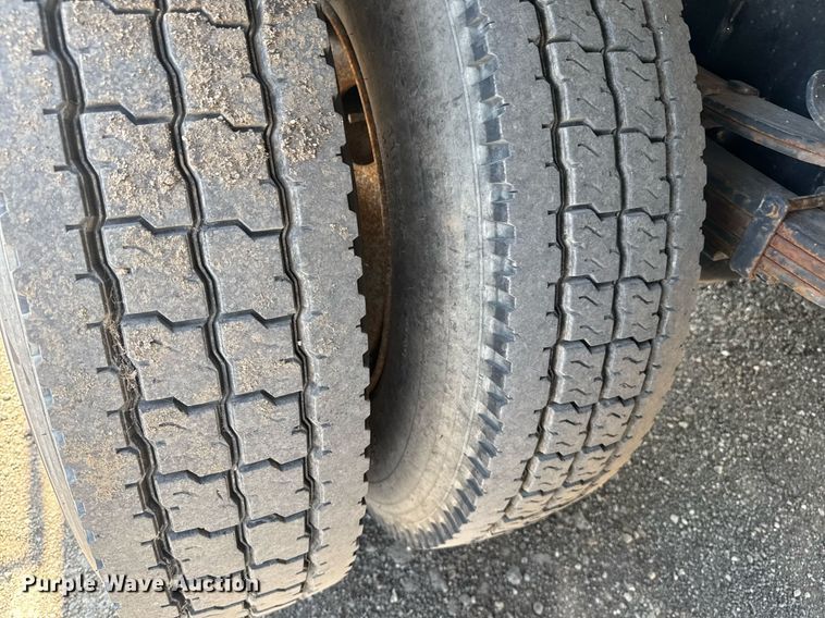 image for item DU7870 1999 International 4900 dump truck