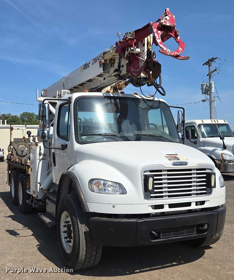 image for item DU7871 2013 Freightliner Business Class M2 digger derrick truck