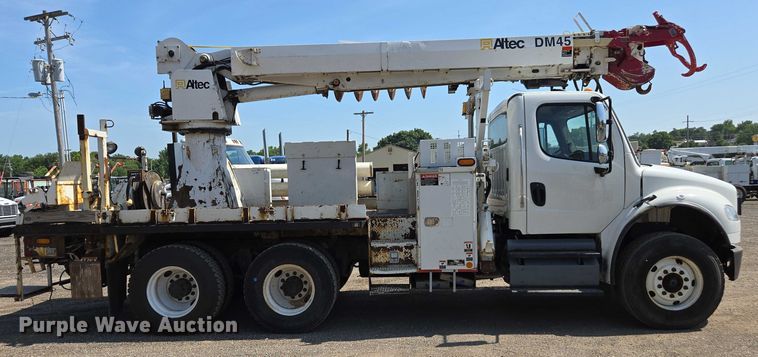 image for item DU7871 2013 Freightliner Business Class M2 digger derrick truck