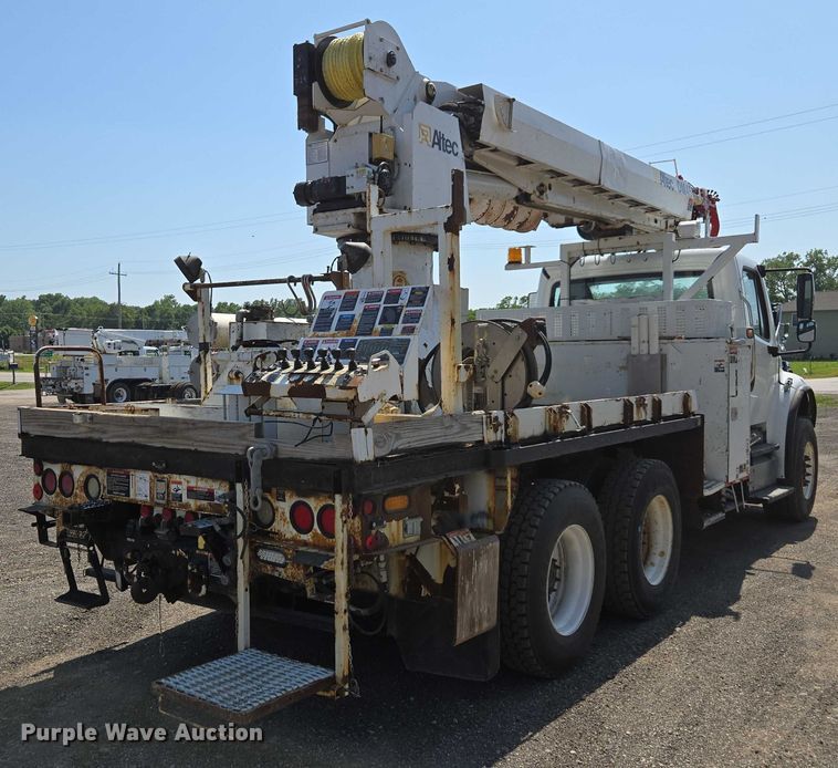 image for item DU7871 2013 Freightliner Business Class M2 digger derrick truck