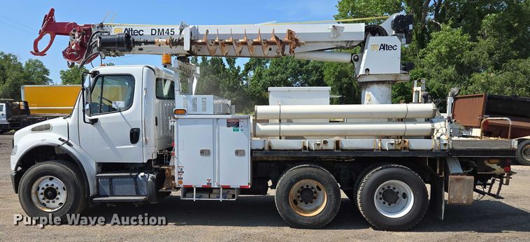image for item DU7871 2013 Freightliner Business Class M2 digger derrick truck
