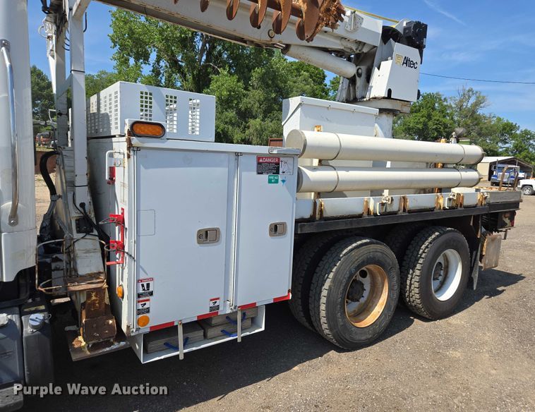 image for item DU7871 2013 Freightliner Business Class M2 digger derrick truck