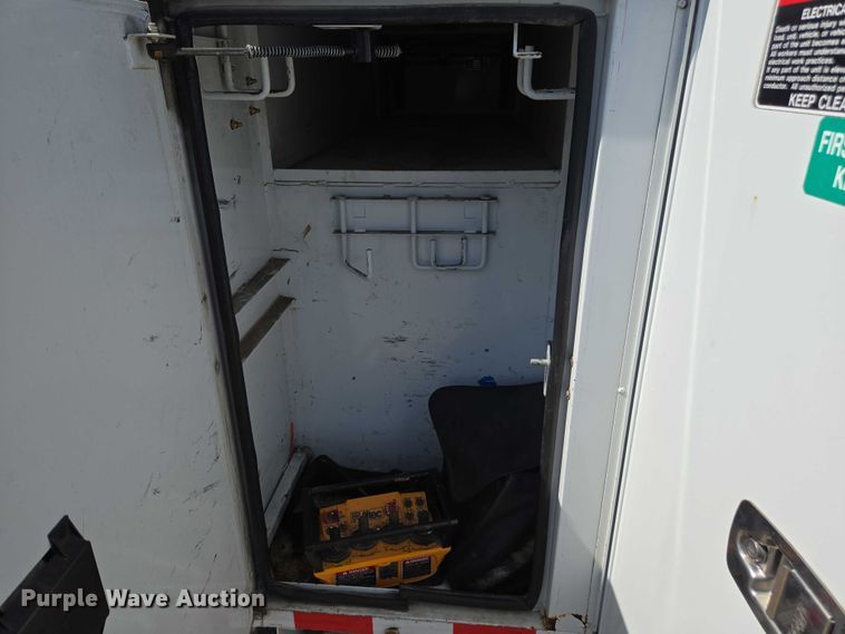 image for item DU7871 2013 Freightliner Business Class M2 digger derrick truck