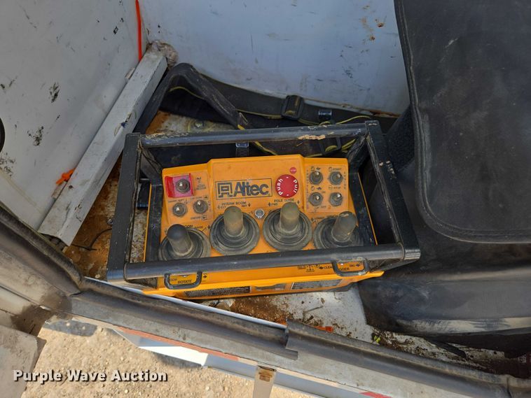 image for item DU7871 2013 Freightliner Business Class M2 digger derrick truck