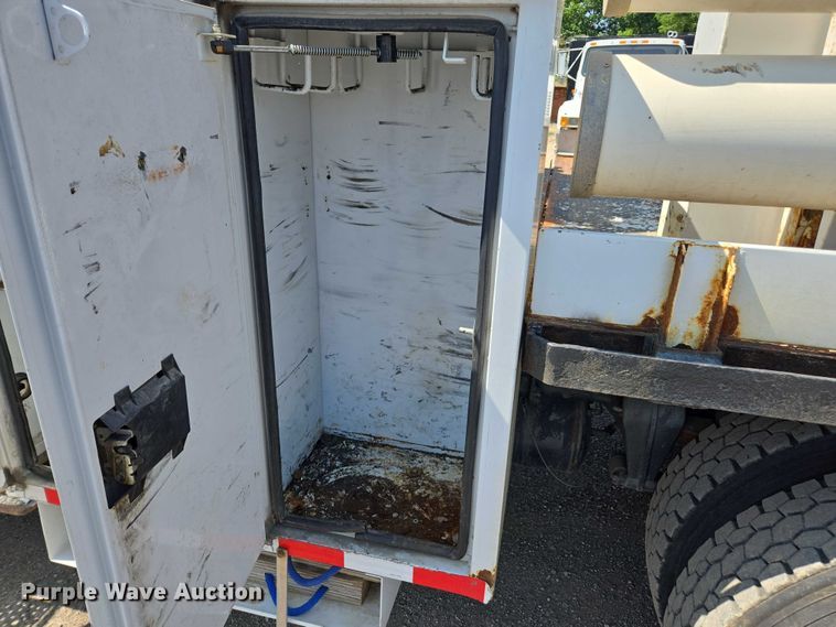 image for item DU7871 2013 Freightliner Business Class M2 digger derrick truck