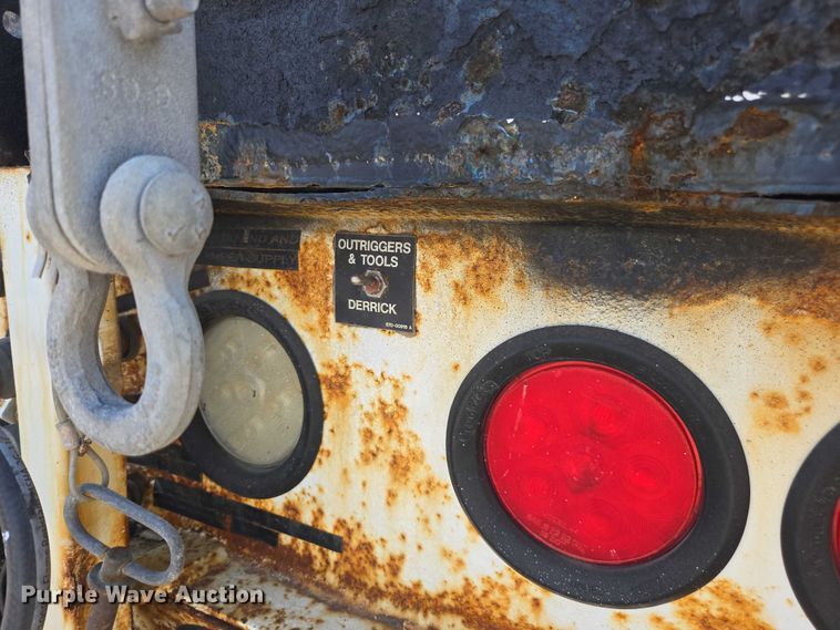 image for item DU7871 2013 Freightliner Business Class M2 digger derrick truck