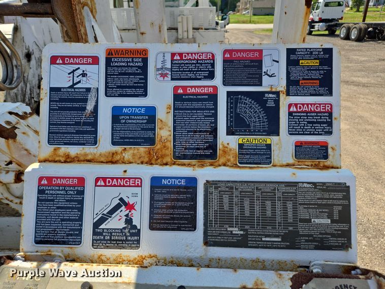 image for item DU7871 2013 Freightliner Business Class M2 digger derrick truck