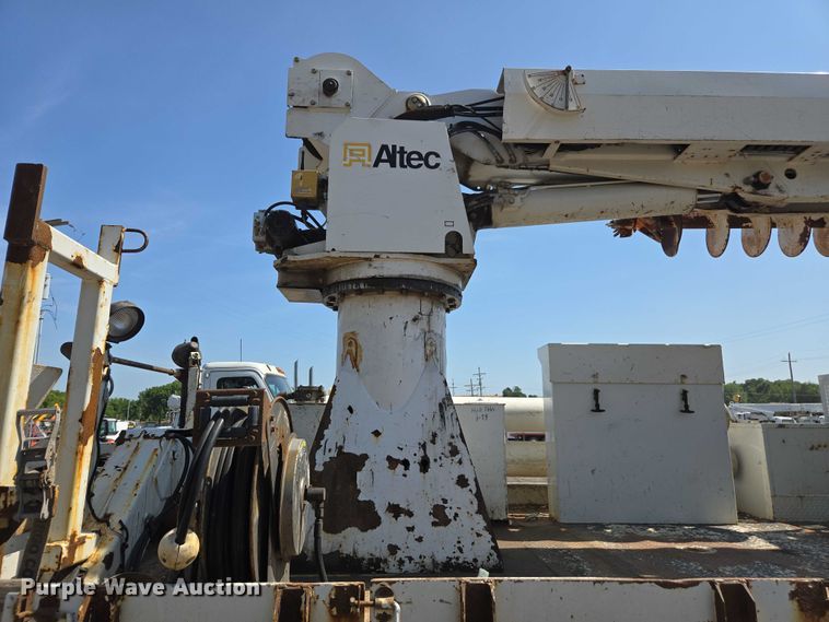 image for item DU7871 2013 Freightliner Business Class M2 digger derrick truck