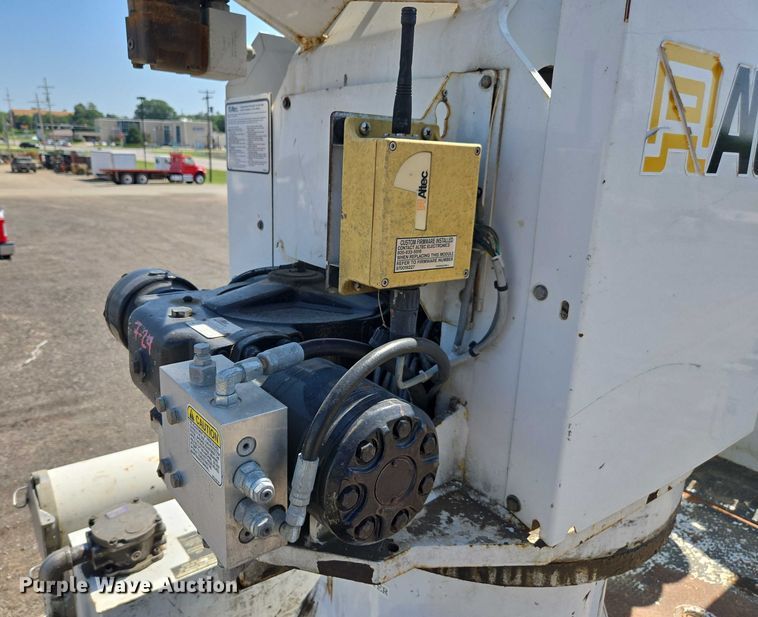 image for item DU7871 2013 Freightliner Business Class M2 digger derrick truck