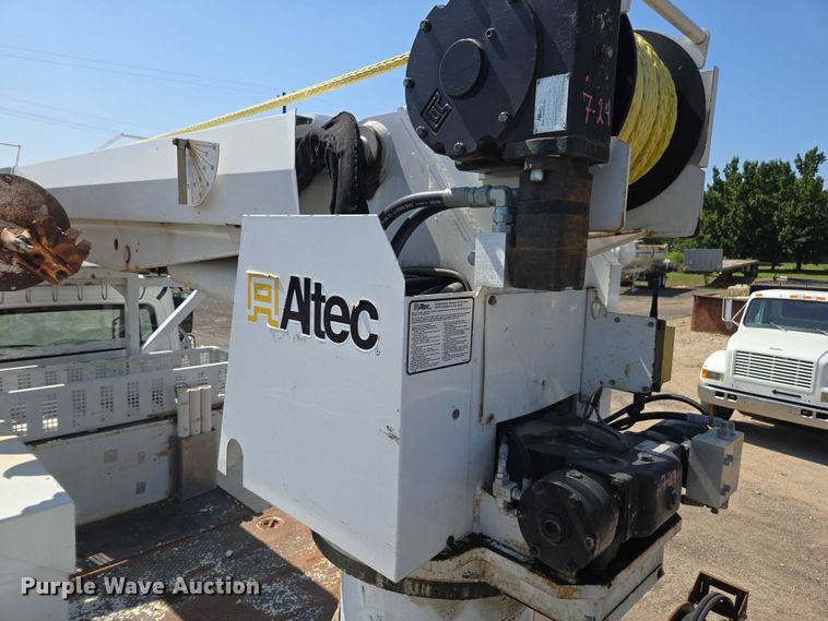 image for item DU7871 2013 Freightliner Business Class M2 digger derrick truck