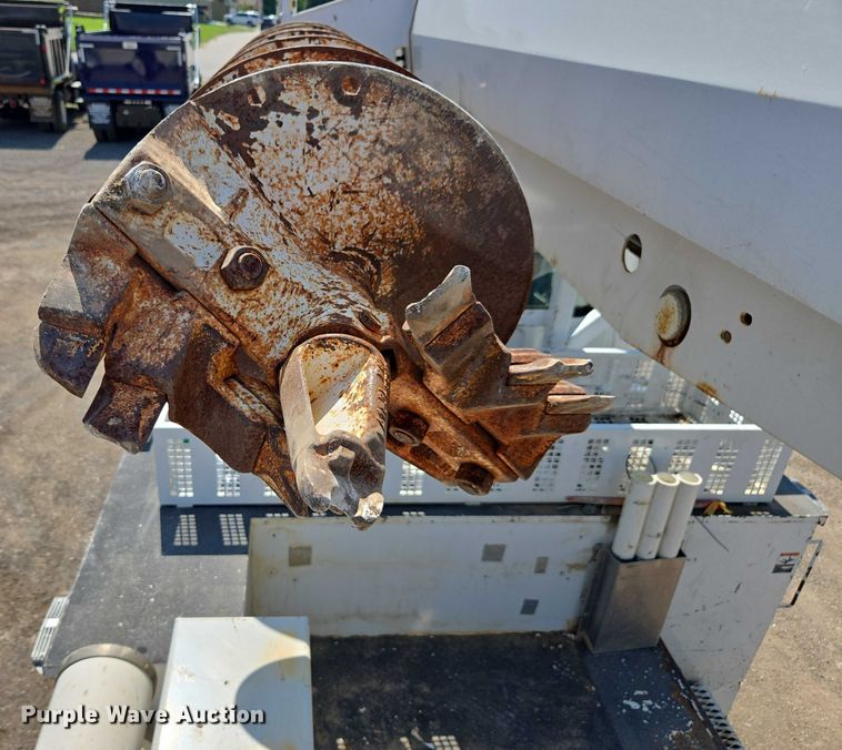 image for item DU7871 2013 Freightliner Business Class M2 digger derrick truck