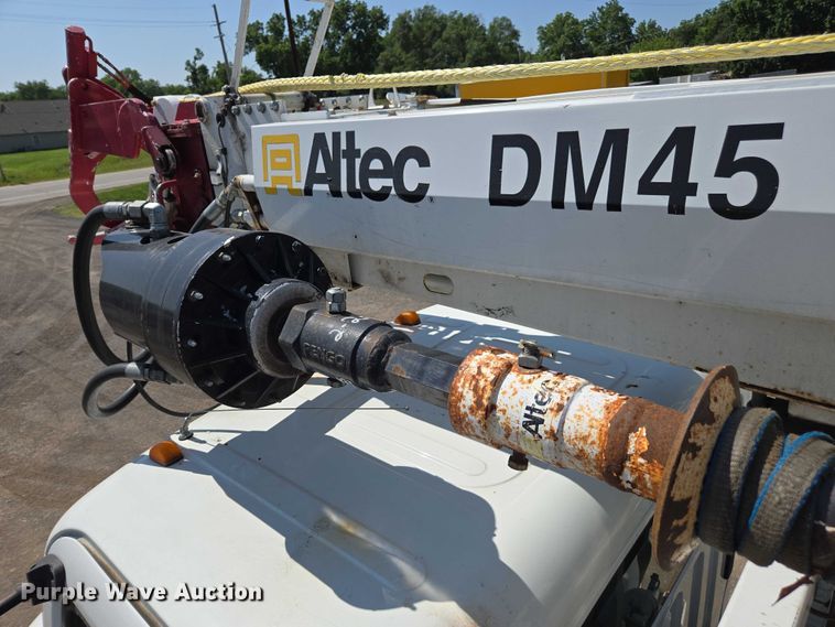 image for item DU7871 2013 Freightliner Business Class M2 digger derrick truck