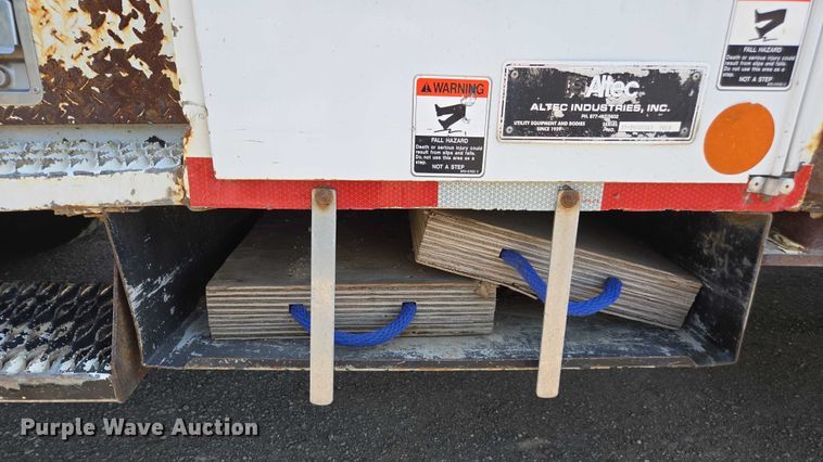 image for item DU7871 2013 Freightliner Business Class M2 digger derrick truck