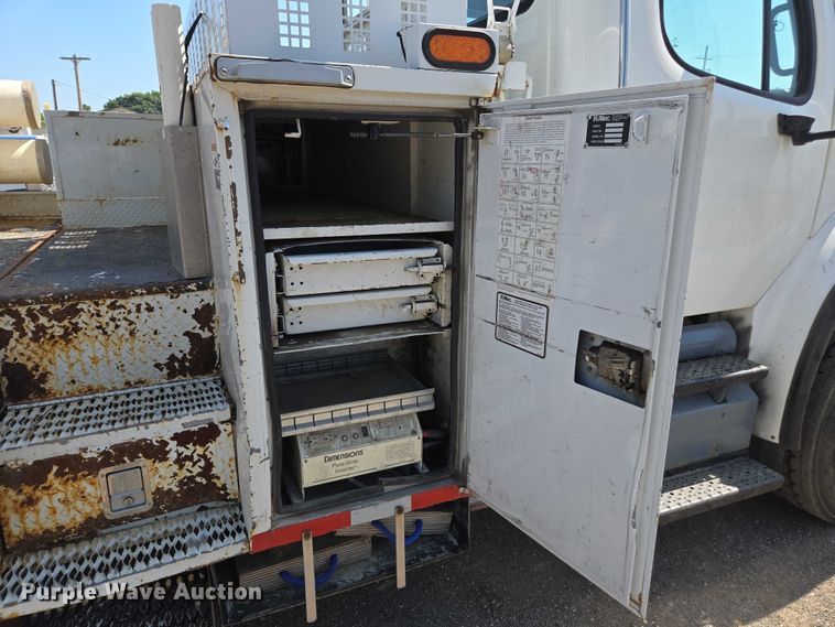 image for item DU7871 2013 Freightliner Business Class M2 digger derrick truck