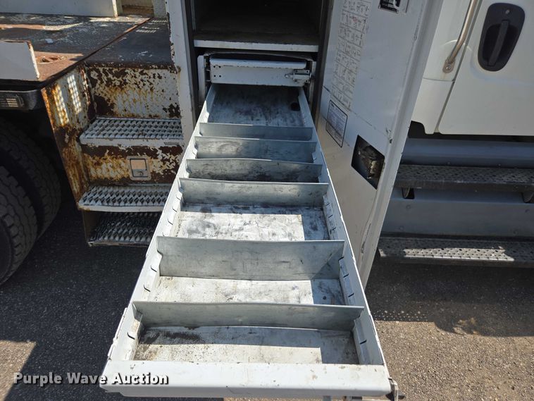 image for item DU7871 2013 Freightliner Business Class M2 digger derrick truck