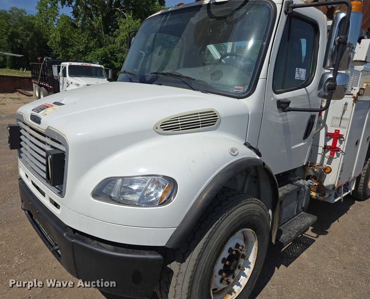 image for item DU7871 2013 Freightliner Business Class M2 digger derrick truck