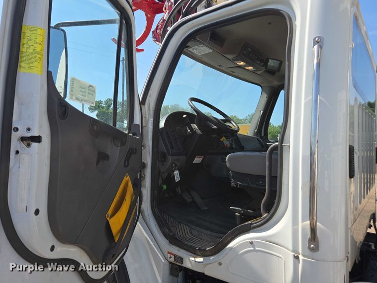 image for item DU7871 2013 Freightliner Business Class M2 digger derrick truck