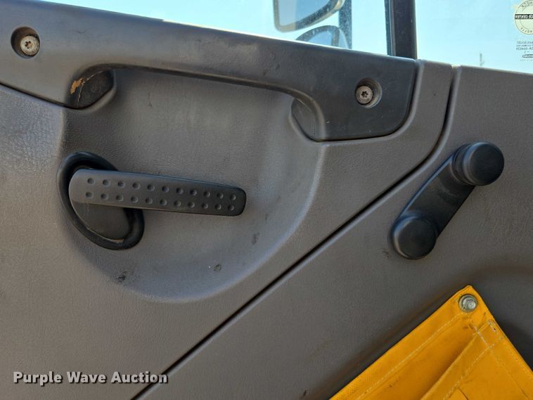 image for item DU7871 2013 Freightliner Business Class M2 digger derrick truck