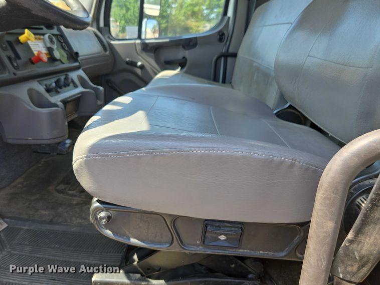 image for item DU7871 2013 Freightliner Business Class M2 digger derrick truck