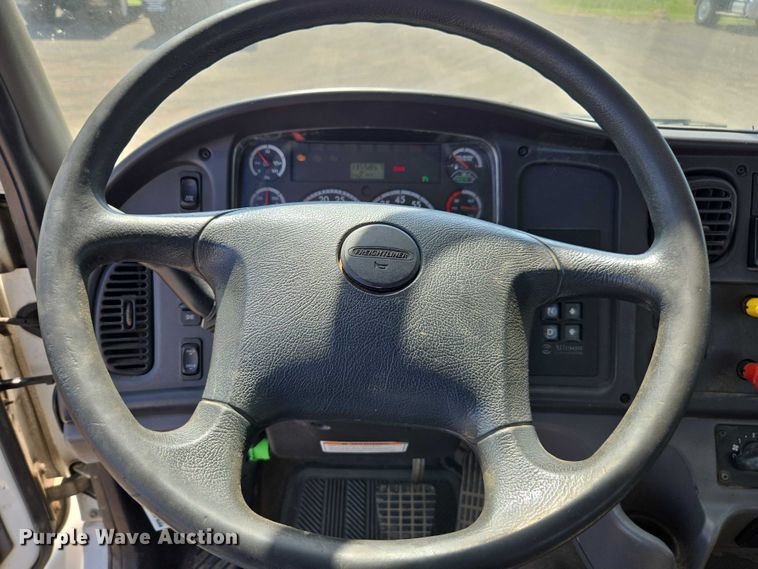 image for item DU7871 2013 Freightliner Business Class M2 digger derrick truck