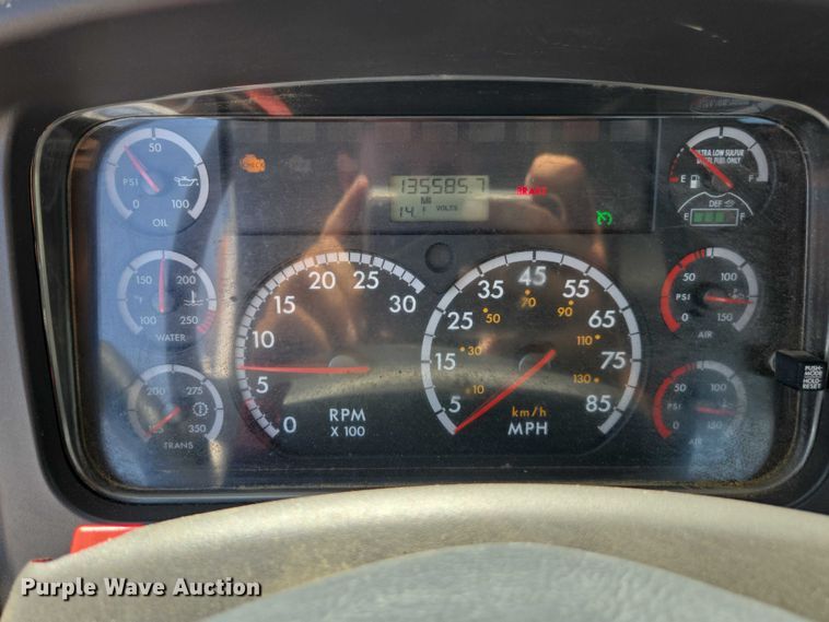 image for item DU7871 2013 Freightliner Business Class M2 digger derrick truck