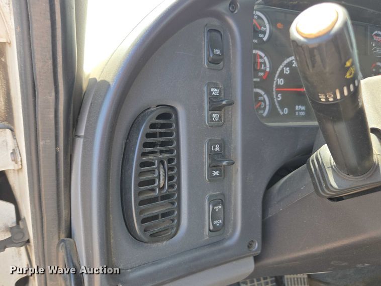 image for item DU7871 2013 Freightliner Business Class M2 digger derrick truck