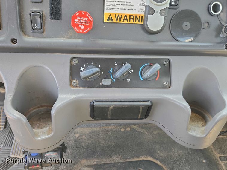 image for item DU7871 2013 Freightliner Business Class M2 digger derrick truck