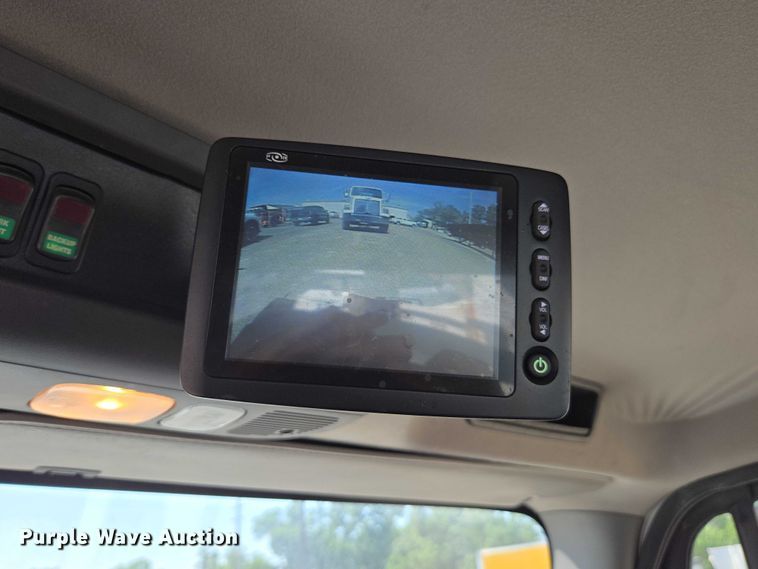 image for item DU7871 2013 Freightliner Business Class M2 digger derrick truck