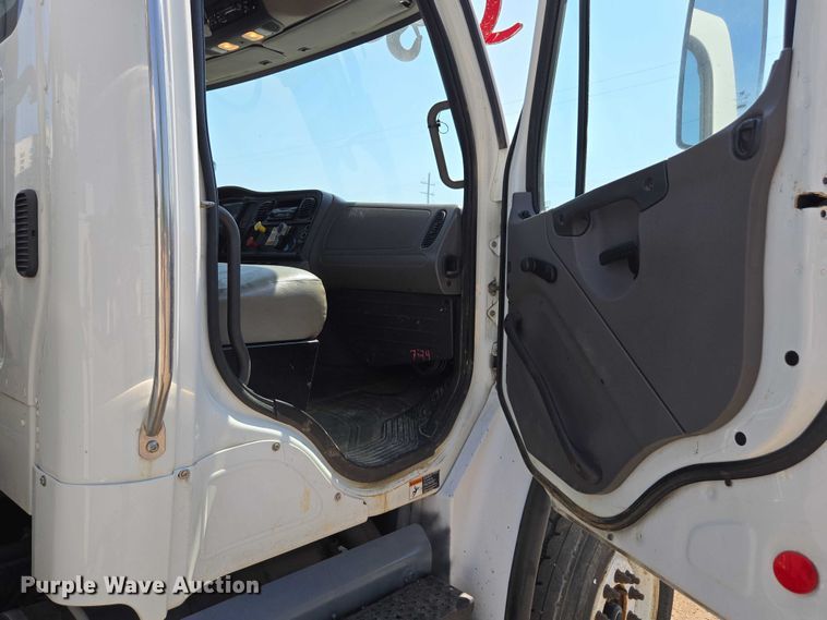 image for item DU7871 2013 Freightliner Business Class M2 digger derrick truck