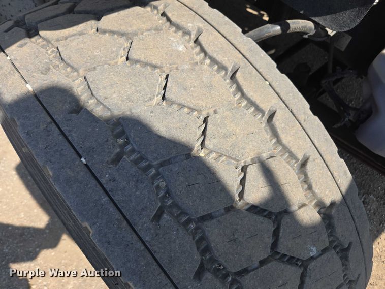 image for item DU7871 2013 Freightliner Business Class M2 digger derrick truck