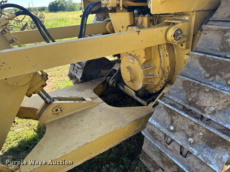 image for item DU9785 1989 Caterpillar D6H Series II dozer